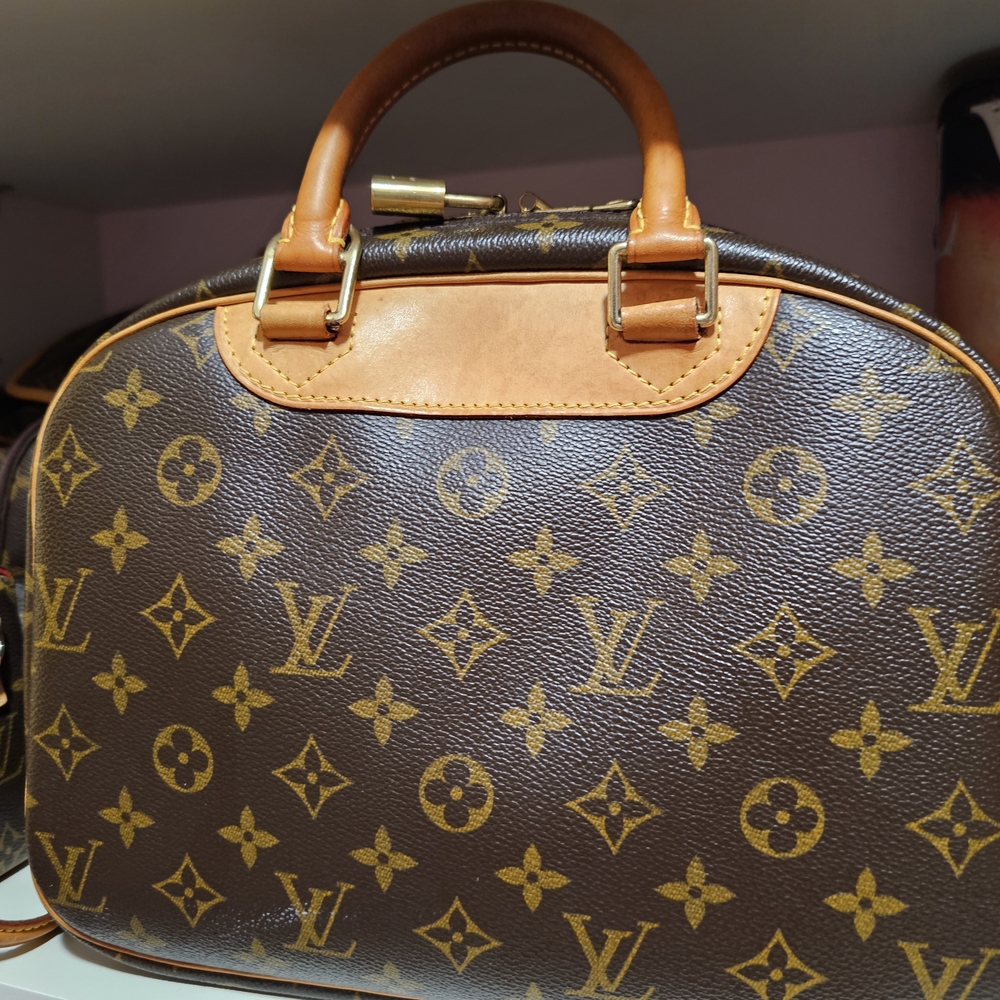 Louis Vuitton Brown Monogram Handbag - Picture 12 of 14